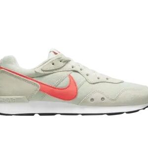 Nike Venture Runner Cream II/White/Magic Ember